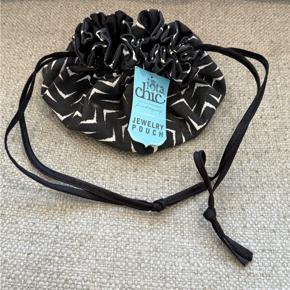 NEW. Iota Chic satin lined Black and White Jewelry Pouch